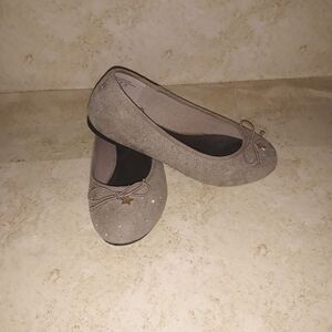 Simply styled slip on size 4 5/$25